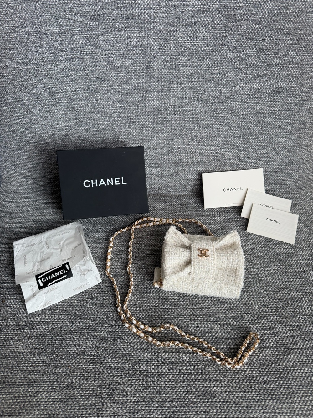 Chanel MAKEUP Cream Tweed Mini Chain Crossbody Bag - Picture 4 of 6